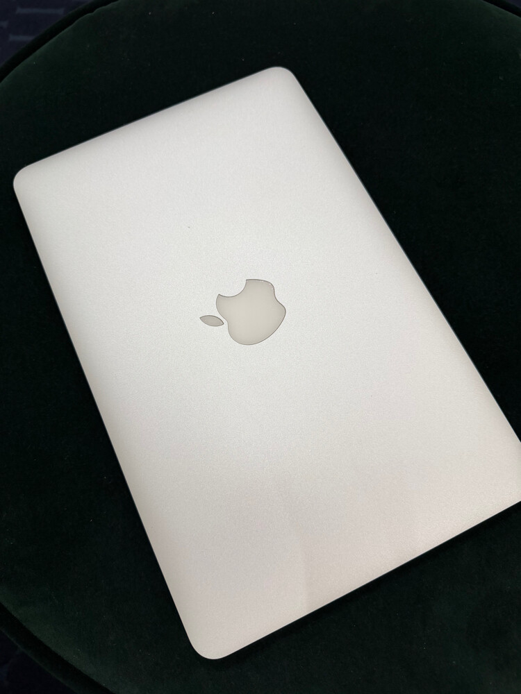 MacBook Air 11-inch, 128 GB - 2