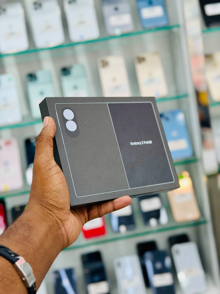 Samsung Galaxy Z Fold 8 - 1