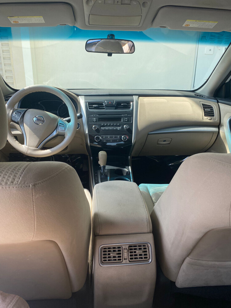 Nissan Altima 2015 family used - 2