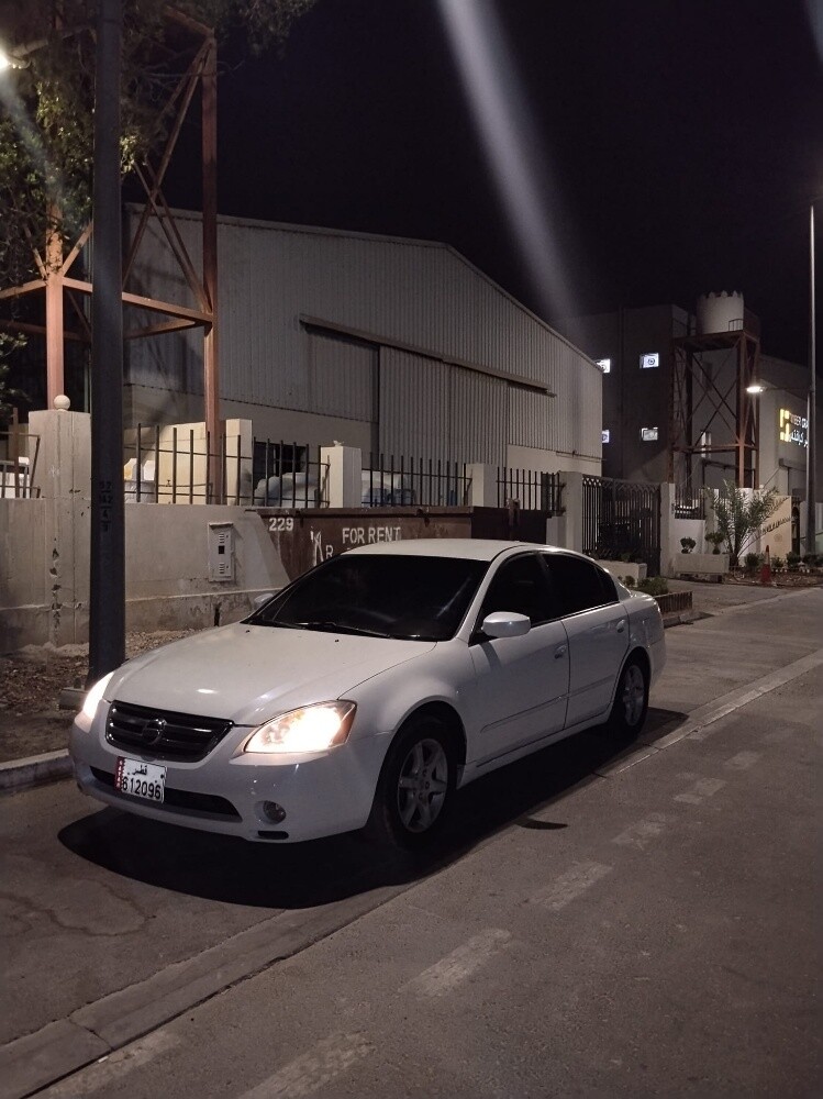 Nissan Altima - 1