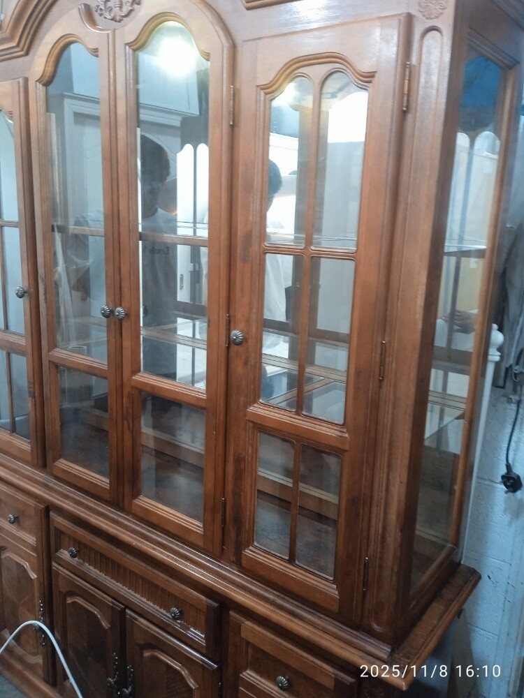 Dining room china cabinet. - 2