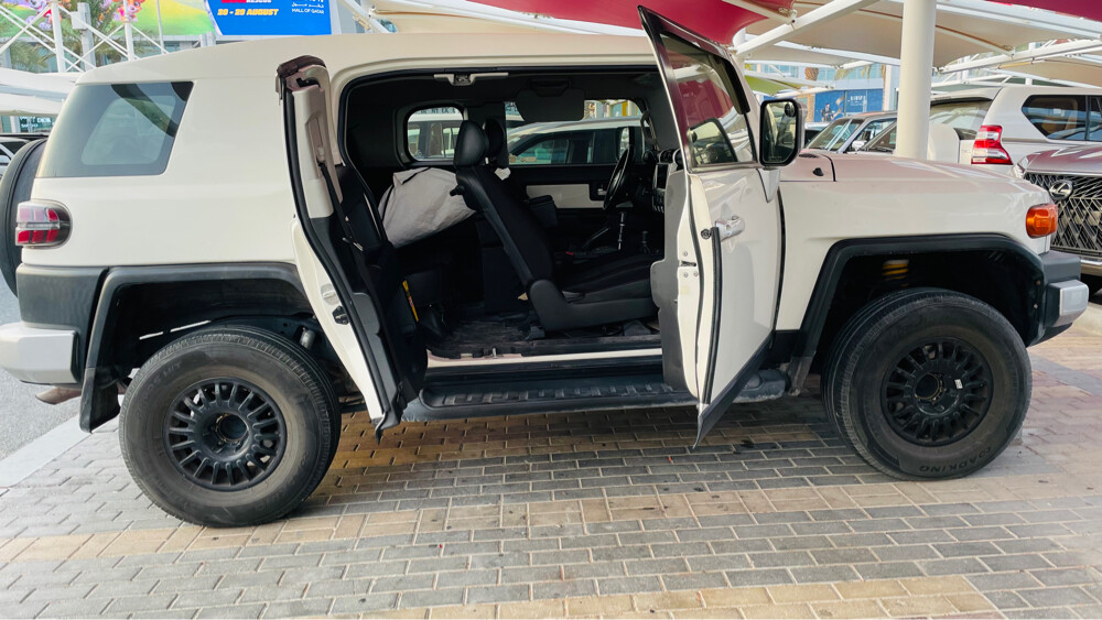Toyota FJ Cruiser 2011, 6-cylinder  - 7