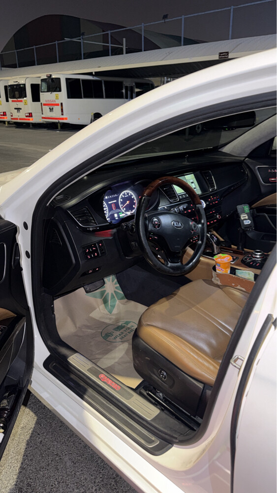 Kia quoris 2016 - 8