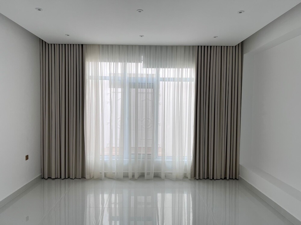 Curtains, Carpets & Sofa - 27