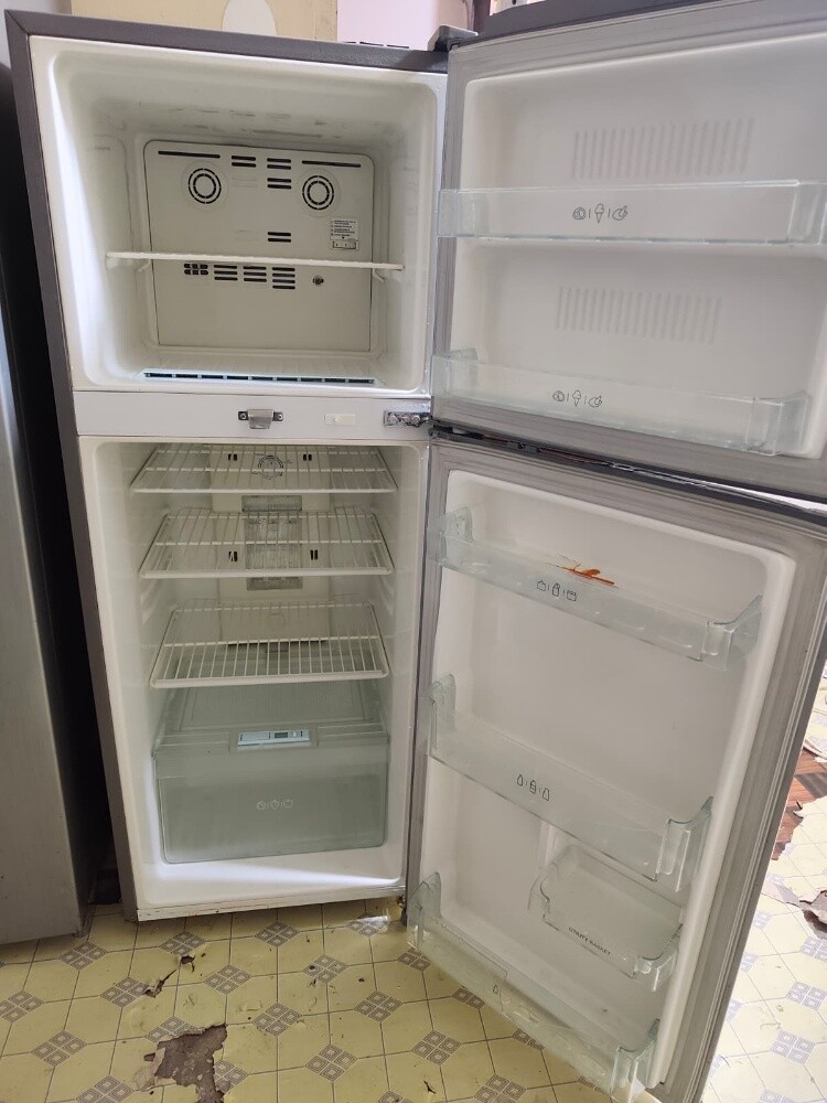 LG Fridge sell in Doha, Qatar. - 2
