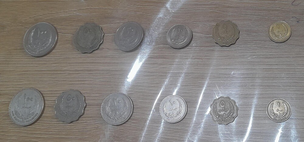 Libyan currencies different prices - 1