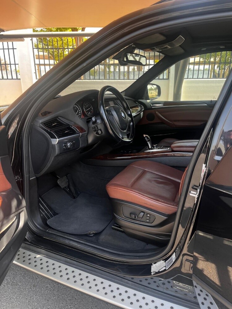 A distinctive car with full options - 7