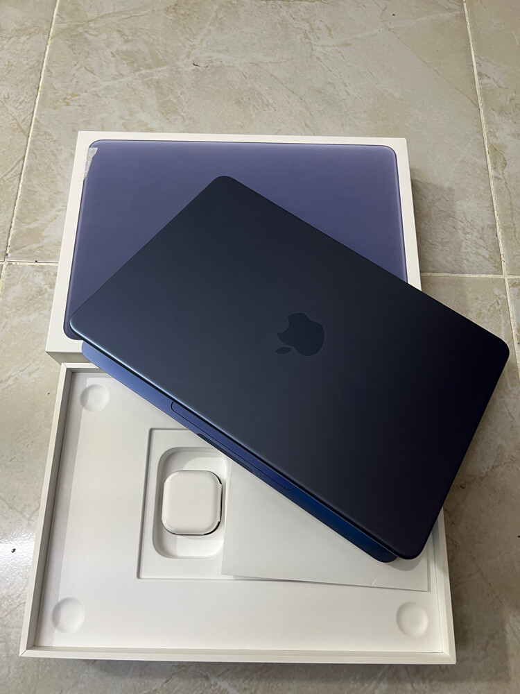 MacBook Neo like new - 11