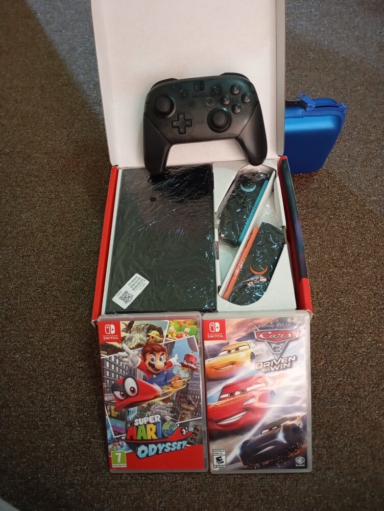 Nintendo switch 2 like brand new - 6