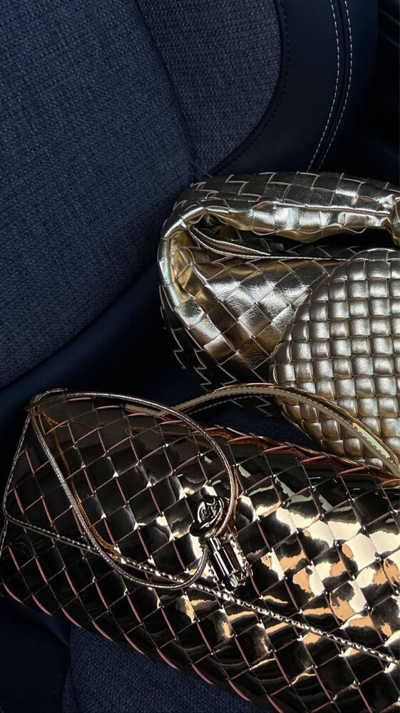Bottega Veneta Andiamo Clutch Gold  - 3
