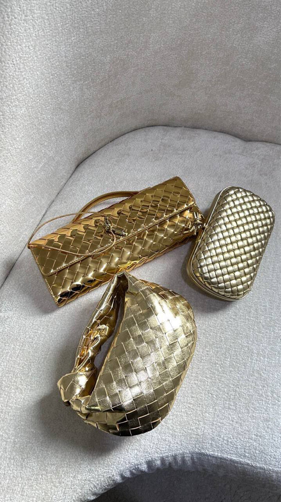 Bottega Veneta Andiamo Clutch Gold  - 4