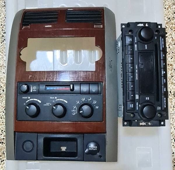 Dodge Durango, Original Radio - 7