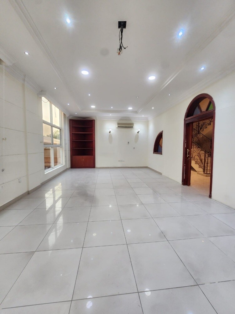 للايجار فيلا سكنية في الدفنه - 7