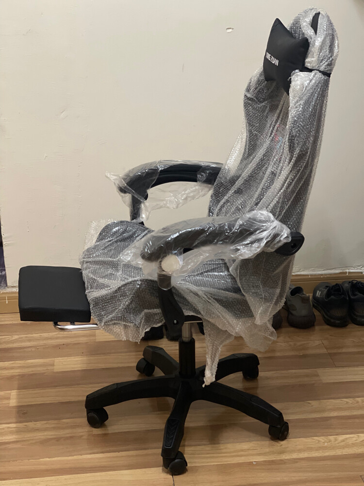 Gaming chair with desk - 6