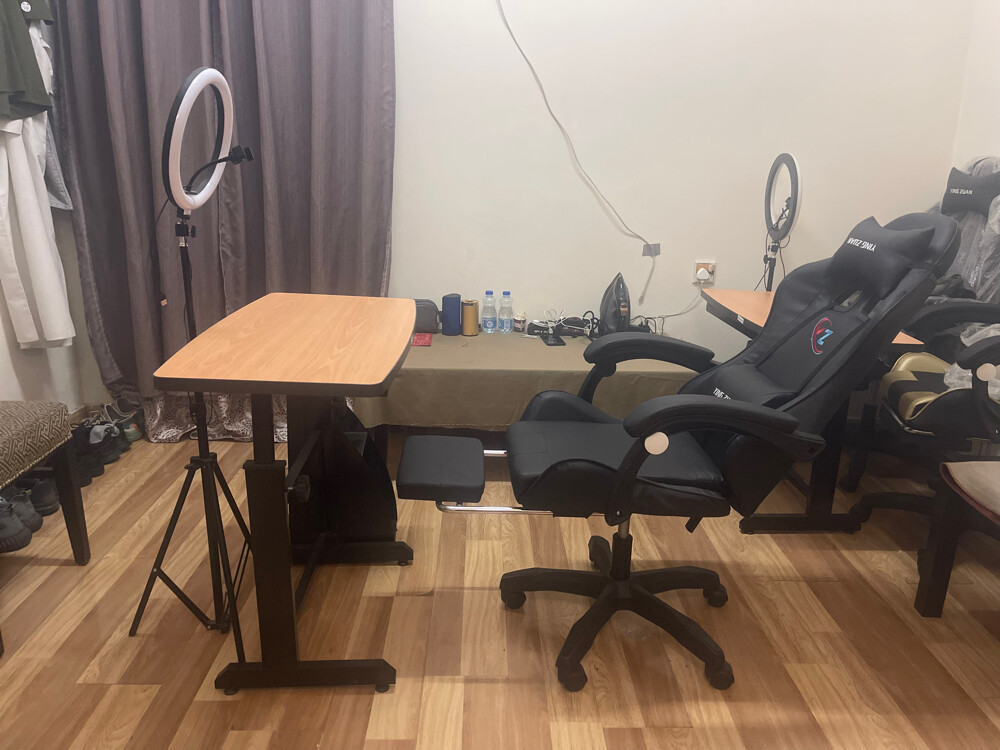 Gaming chair with desk - 5