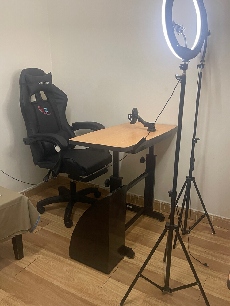 Gaming chair with desk - 3