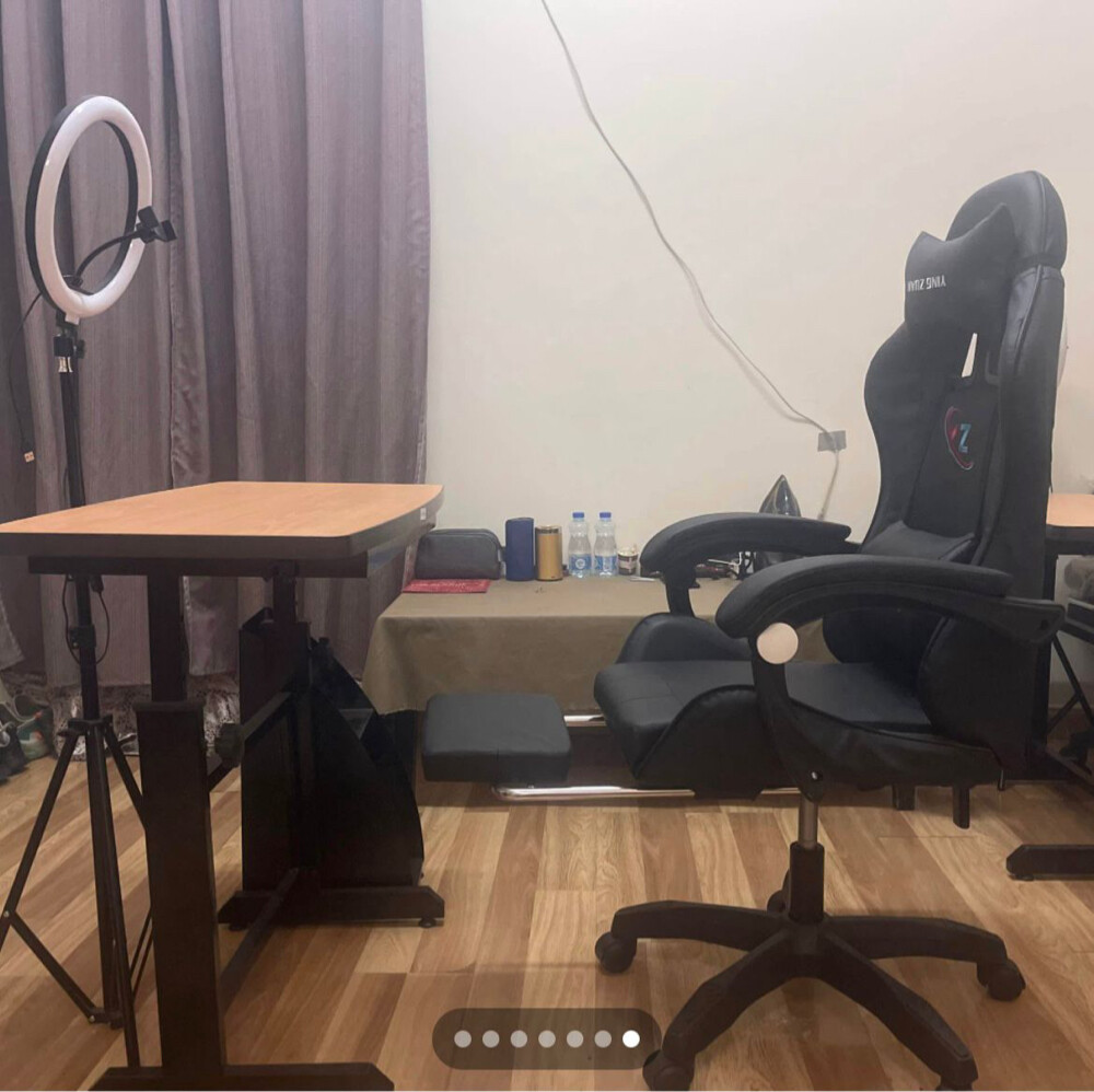 Gaming chair with desk - 4