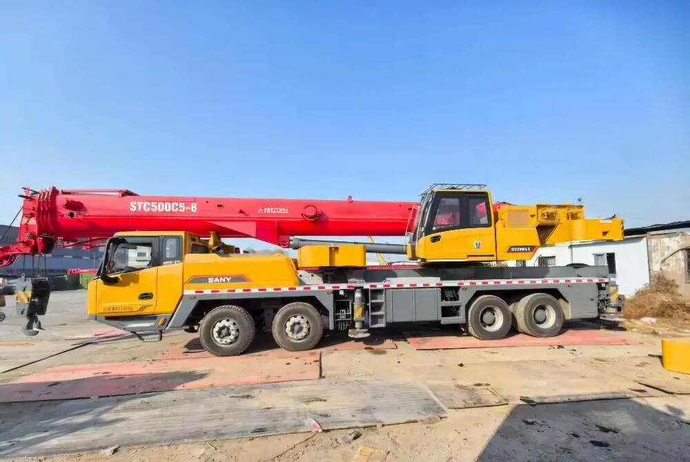 Crane & Heavy Equipment Transport - 1