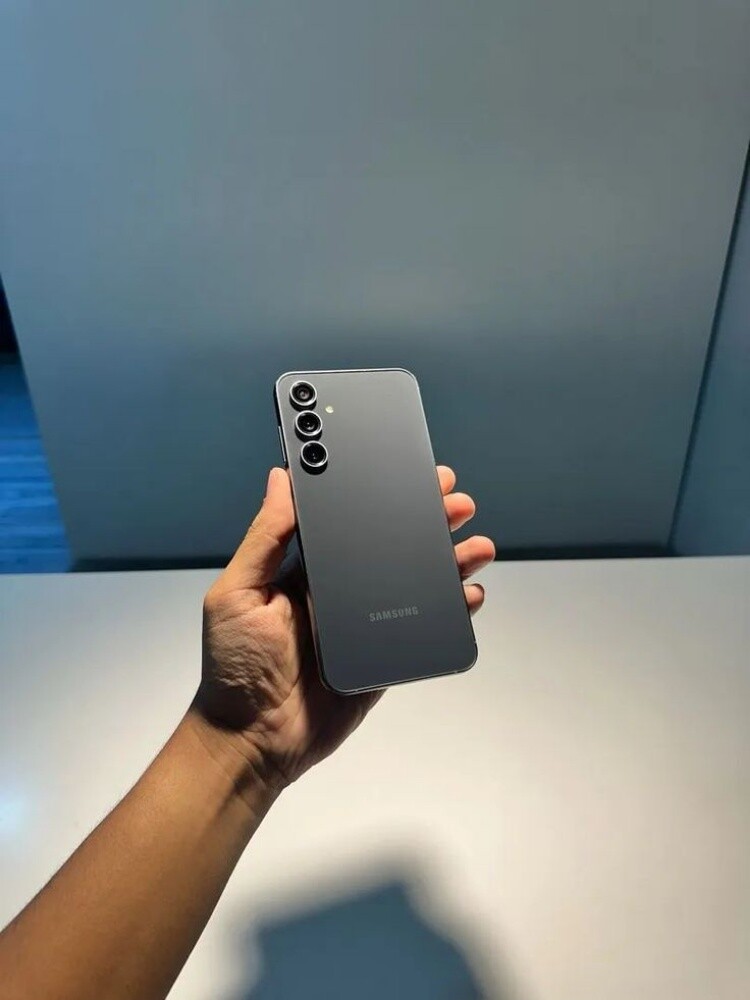 Samsung s23 FE - 1
