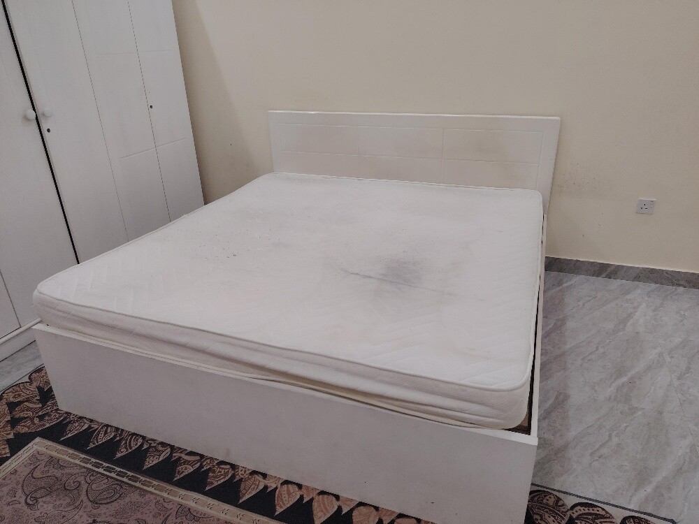 سرير مزدوج وأربع كنب - 1