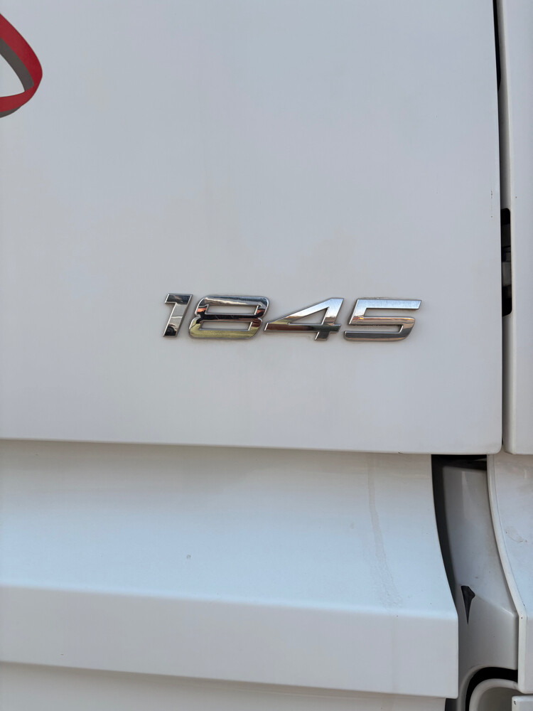 MERCEDES HEAD MP4 2015 - 8