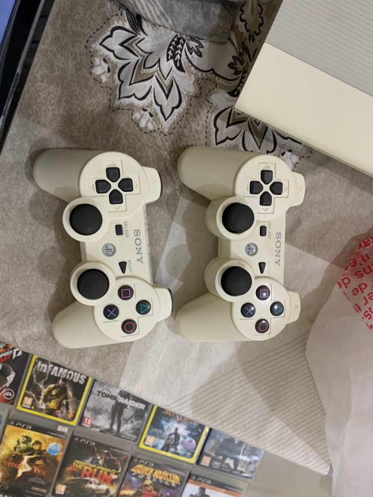 PS3 with Many Games. - 4
