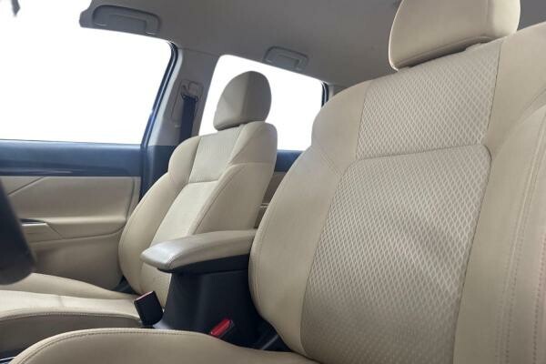 MITSUBISHI OUTLANDER 2.4L 4WD 2023 - 15