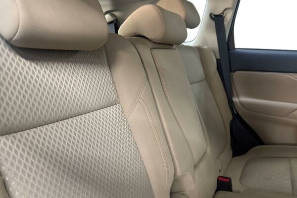 MITSUBISHI OUTLANDER 2.4L 4WD 2023 - 8
