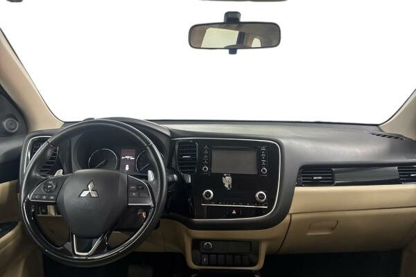 MITSUBISHI OUTLANDER 2.4L 4WD 2023 - 9