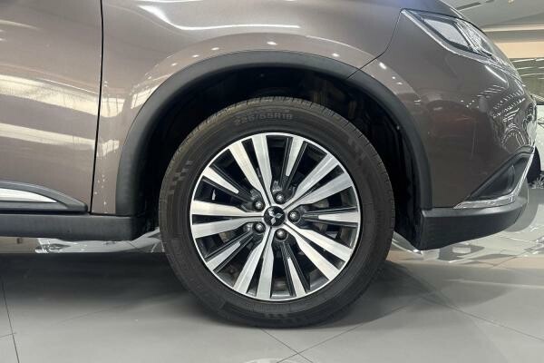 MITSUBISHI OUTLANDER 2.4L 4WD 2023 - 4
