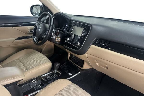 MITSUBISHI OUTLANDER 2.4L 4WD 2023 - 2