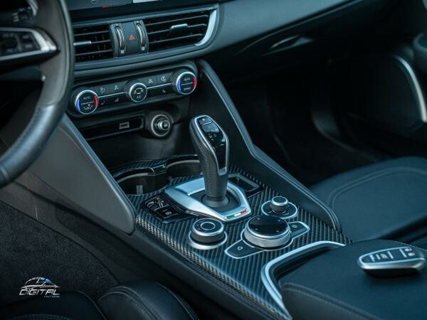 Alfa Romeo Giulia Quadrifoglio - 10