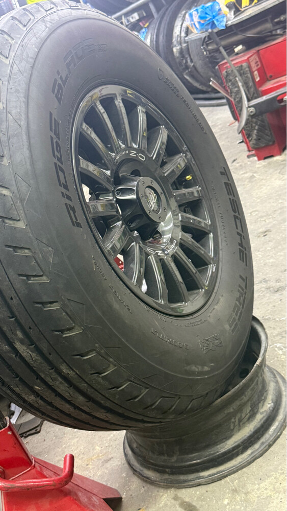 o.z racing rim with tyre 5 picec  - 1