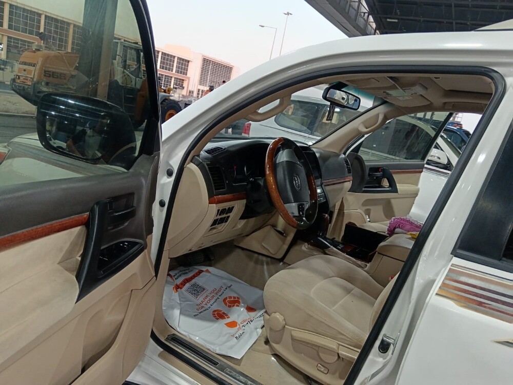 Land Cruiser GXR - 5
