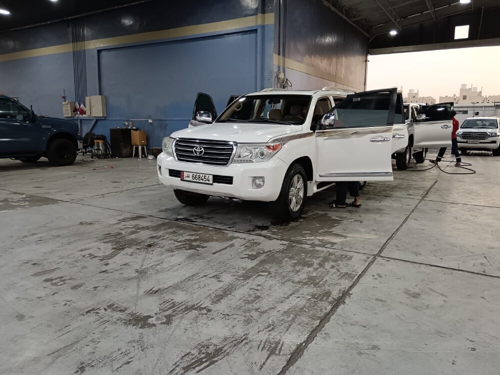 Land Cruiser GXR - 1