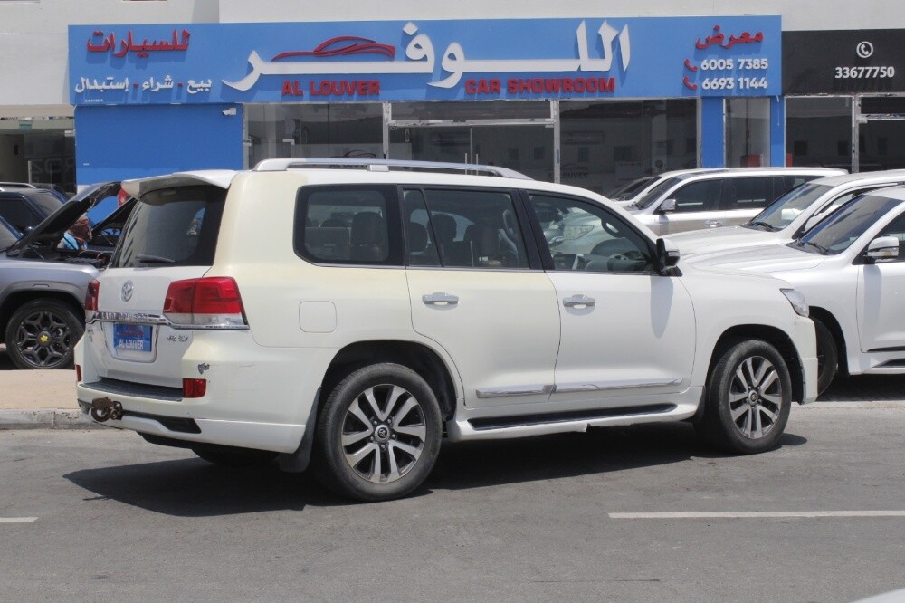 Toyota Land Cruiser VXS - 2