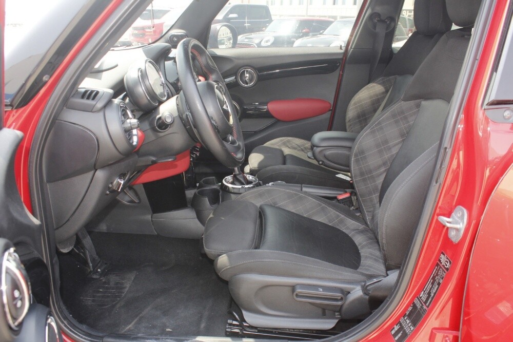 MINI COOPER S
Model: 2015 - 6