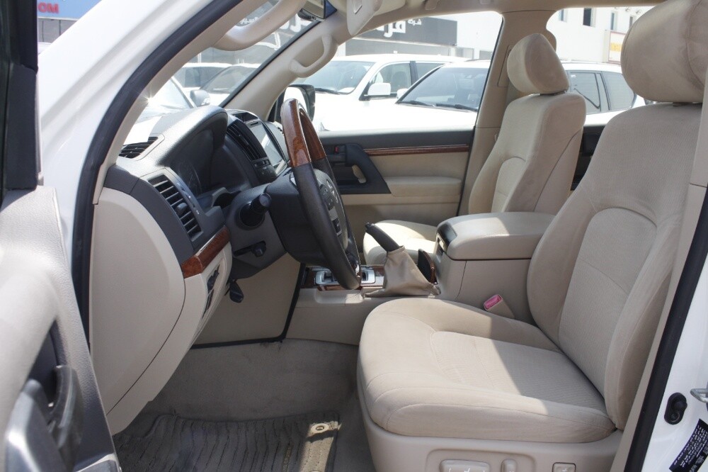 Toyota Land Cruiser GXRModel: 2015 - 8