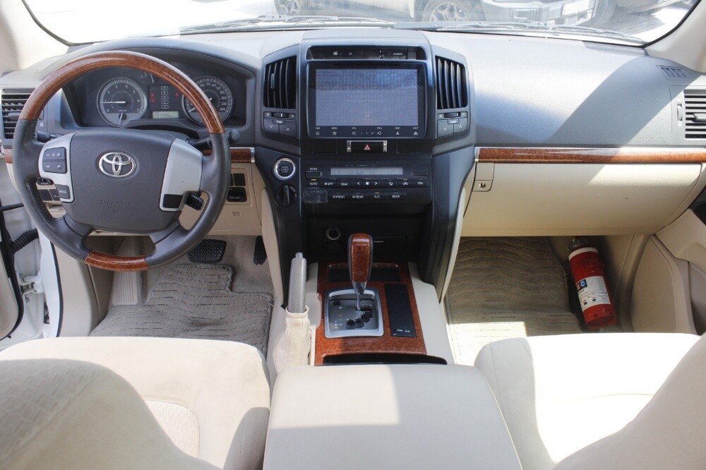 Toyota Land Cruiser GXRModel: 2015 - 7