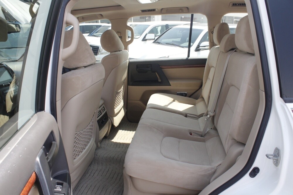 Toyota Land Cruiser GXRModel: 2015 - 6