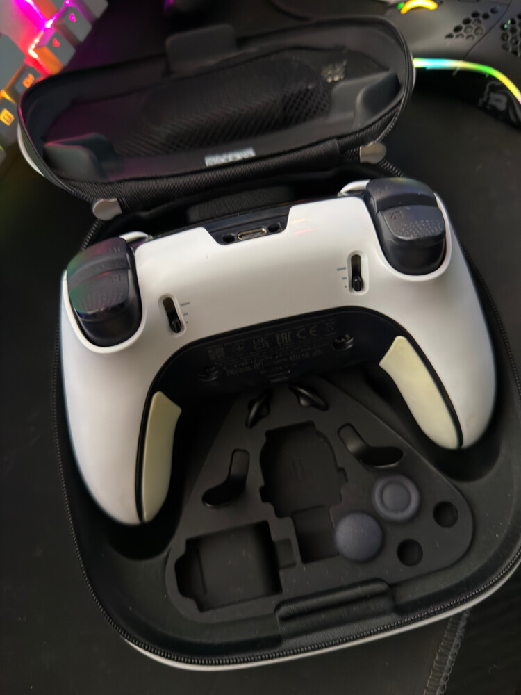 PS5 edge controller with case - 4