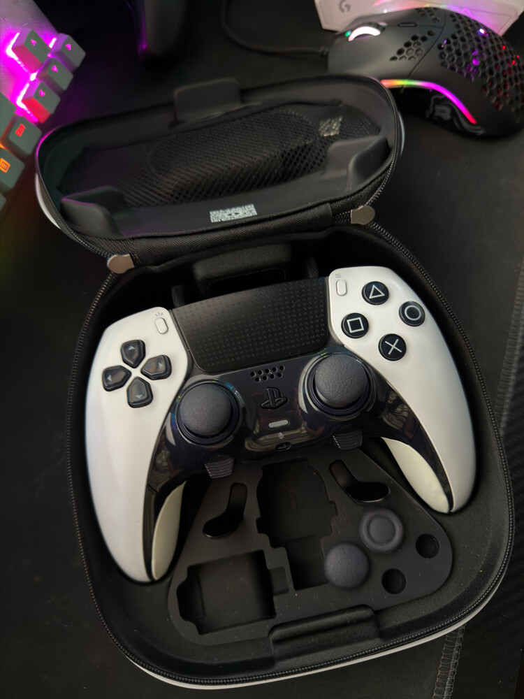 PS5 edge controller with case - 1