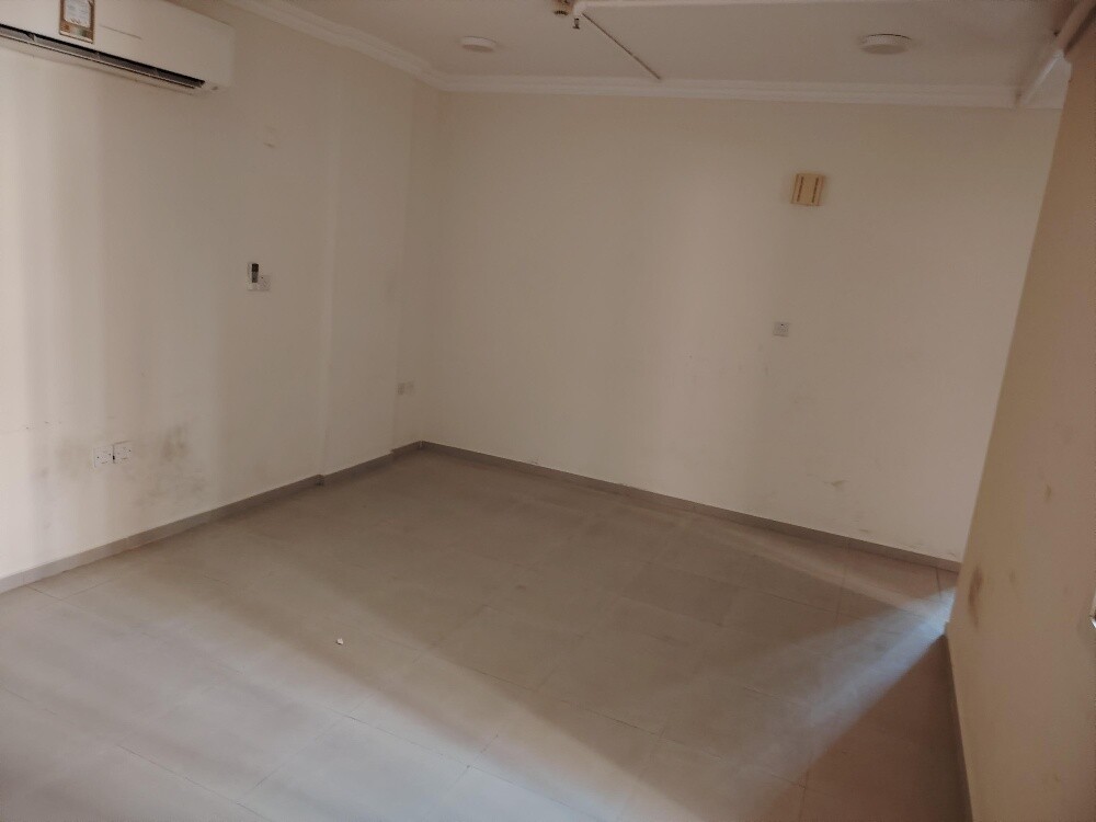 للبيع عمارة في ام غولينا - 4