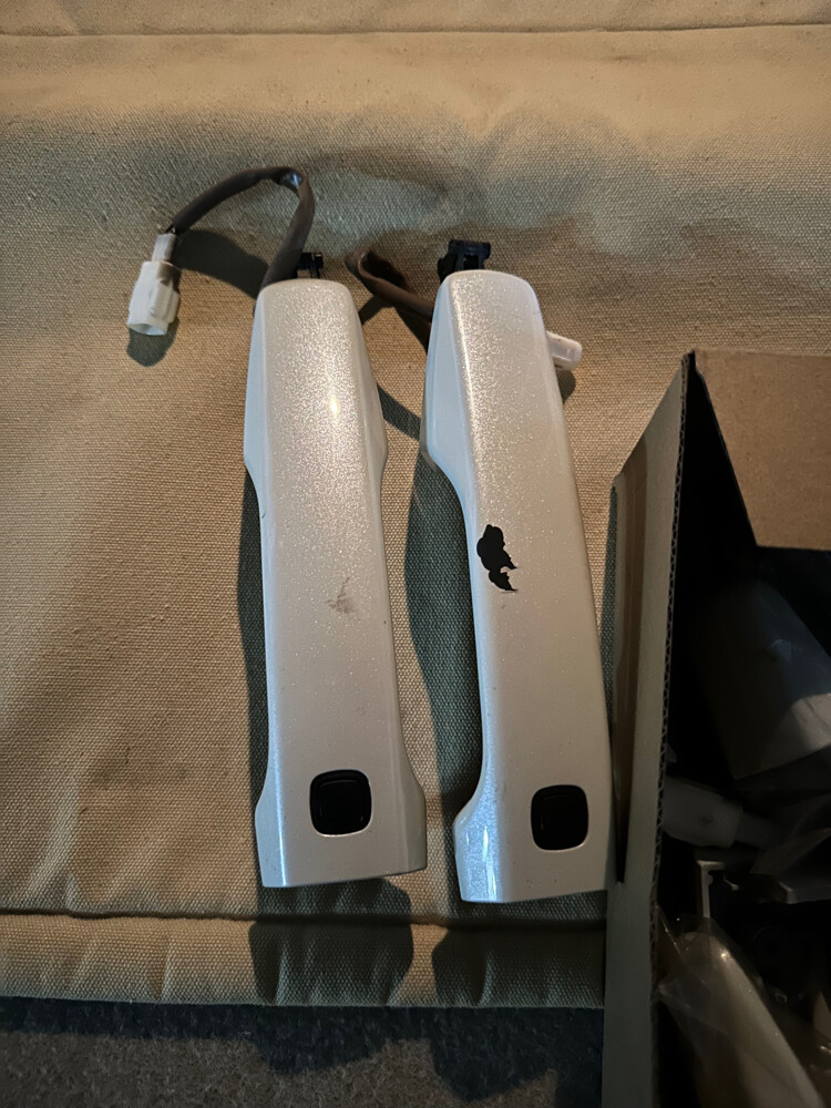 spoiler , chrome , door handles  - 3