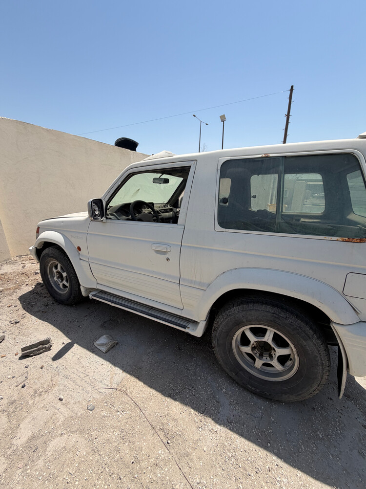 ميتسوبيشي باجيرو - 1