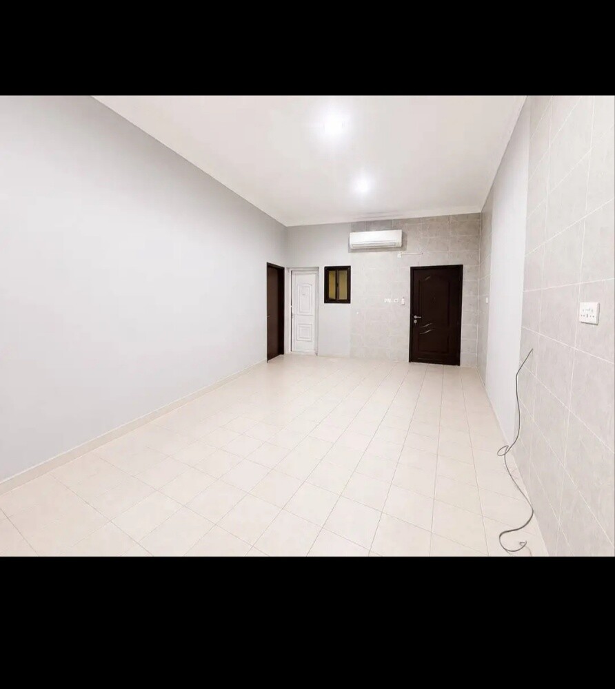 لأعمال الطلاء، اتصل على: 33001657 - 4