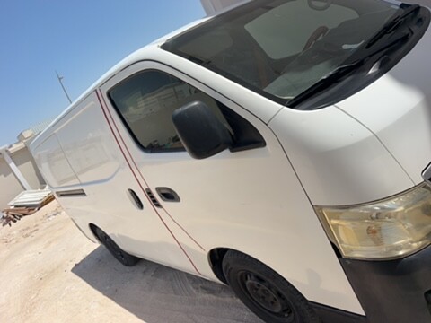 Nissan urban - 4