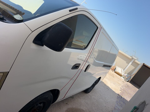 Nissan urban - 2