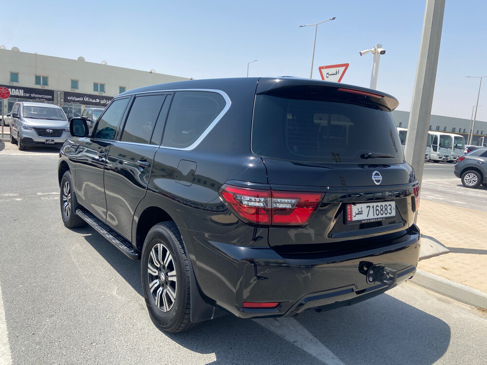 Nissan XE 2020 black  - 7