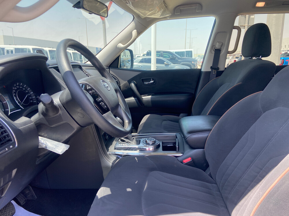 Nissan XE 2020 black  - 9